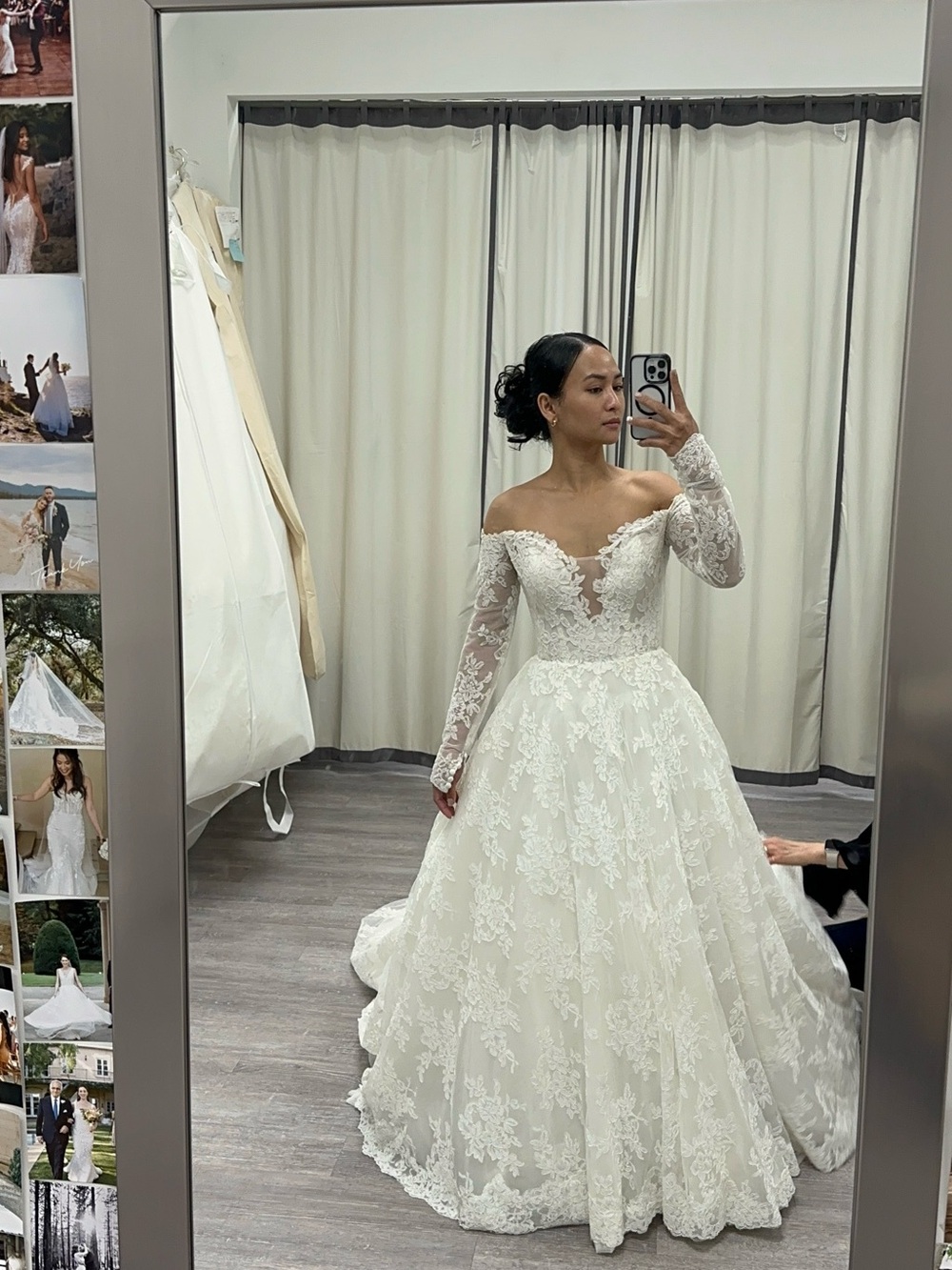 Monique Lhuillier Ivory Off-Shoulder Lace Ball Gown Wedding Dress